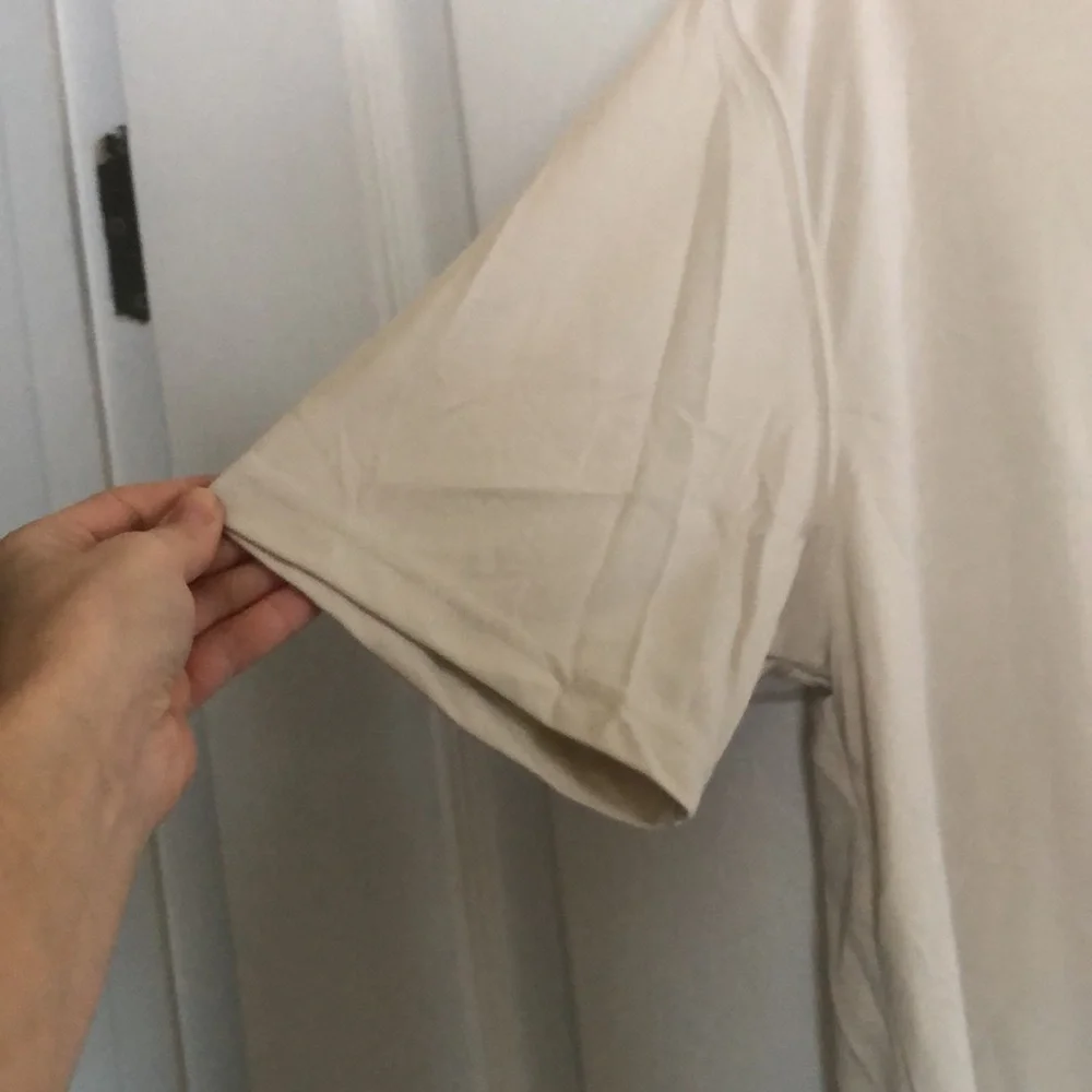 Very soft T-shirt in great condition - Picture 2 of 4